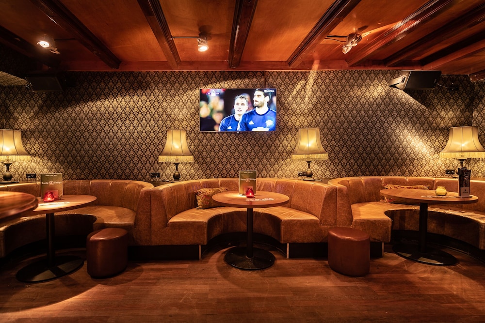 Durty Nelly's - Hostel