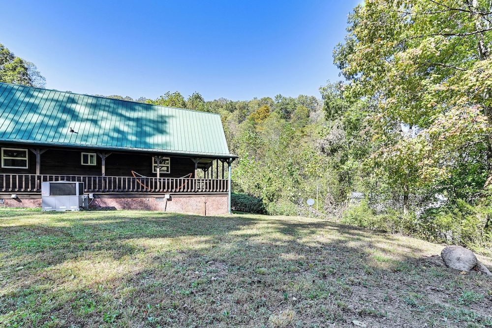 Near Cave Run Lake: Cabin w/ Porch & Yard! view 3