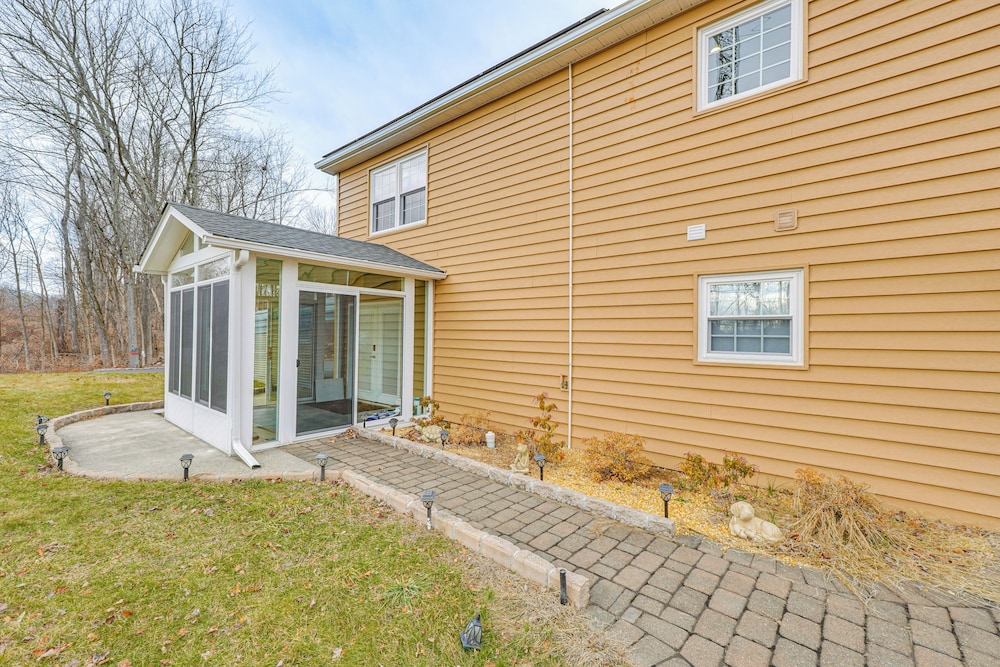 4 Mi to Hudson River: Cozy Newburgh Home!