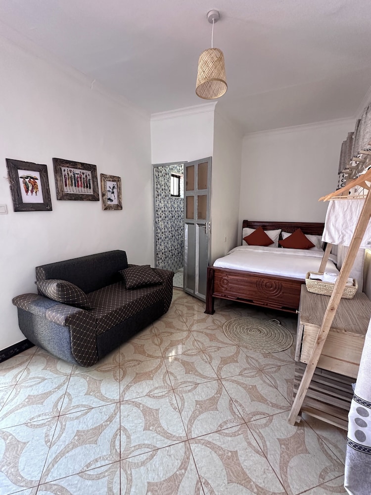AMORA HOMESTAY
