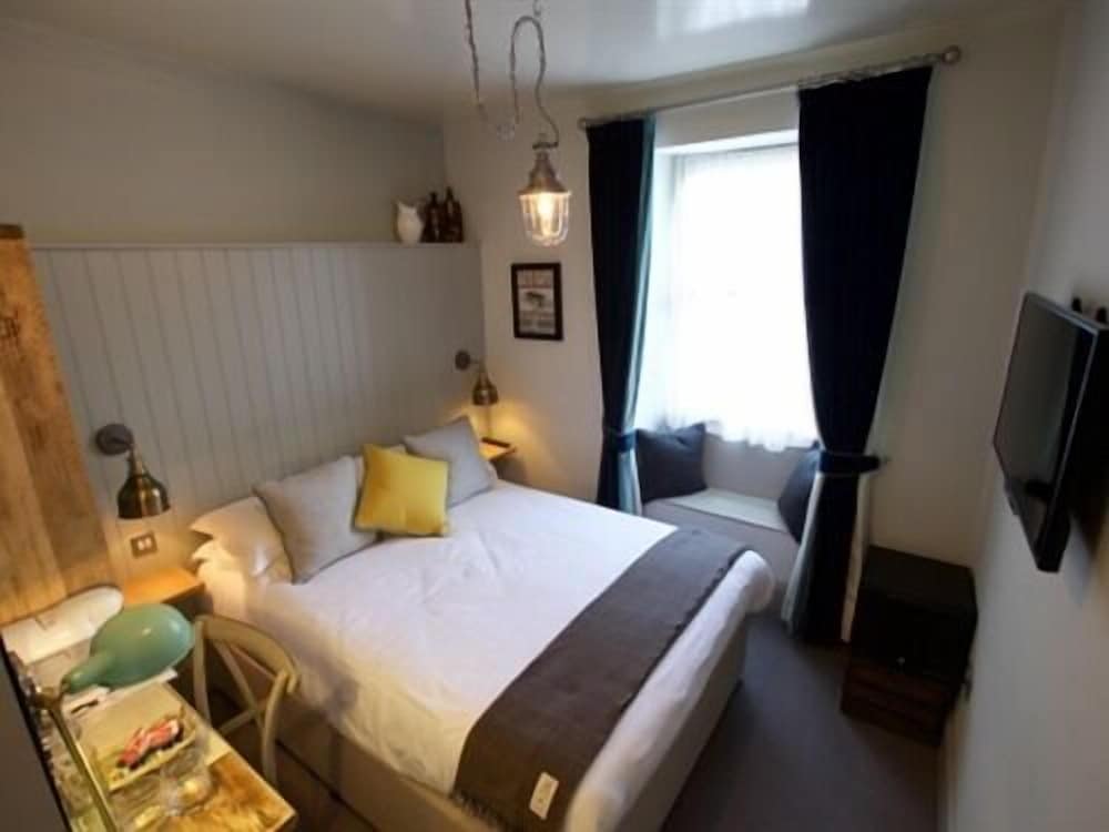 Woodstock Vacations - Woodstock Arms - Property Image 1