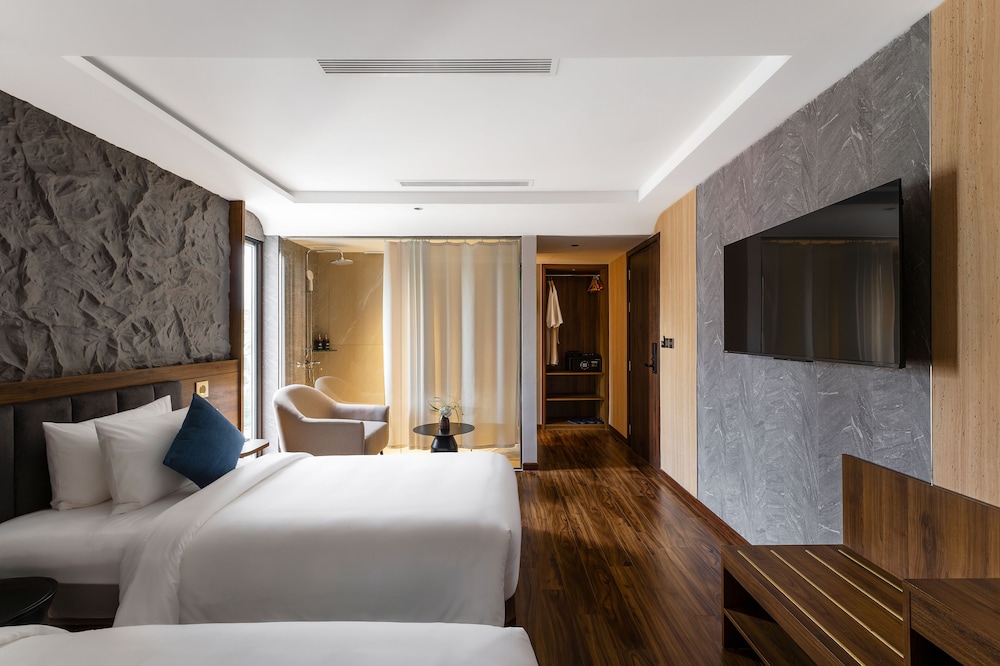 Kin Hotel Thai Van Lung 6