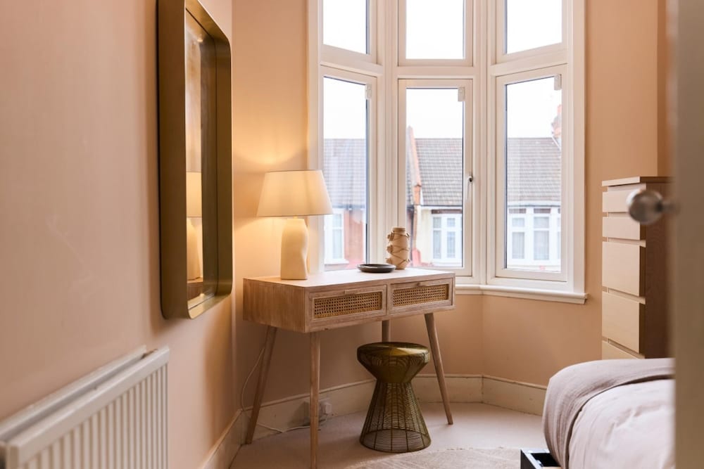 The Cranley Gardens Escape - Spacious 2bdr Flat