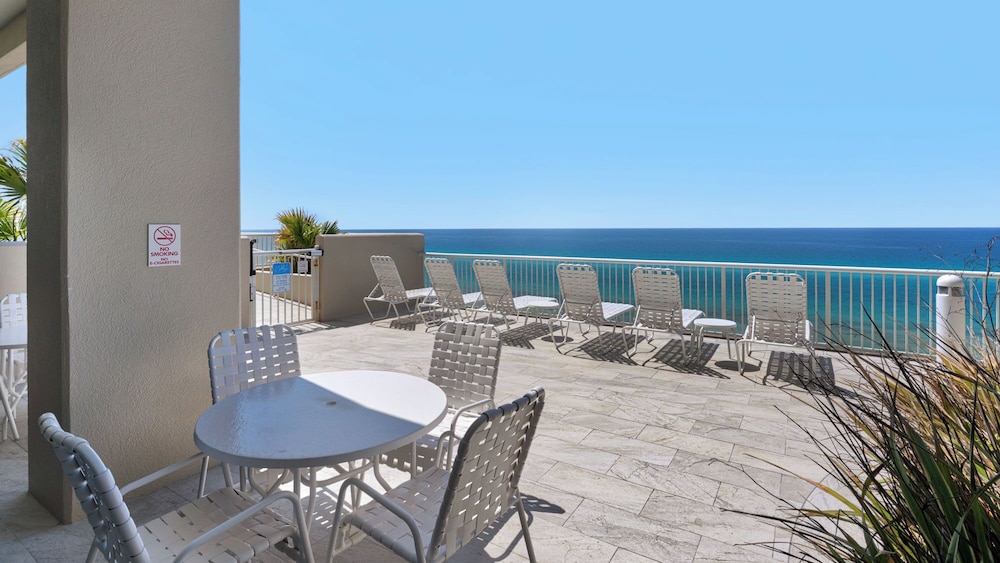 2BR Gulf Front Condo w/ Pool, Gym, Hot Tub + Free Attraction Tickets!