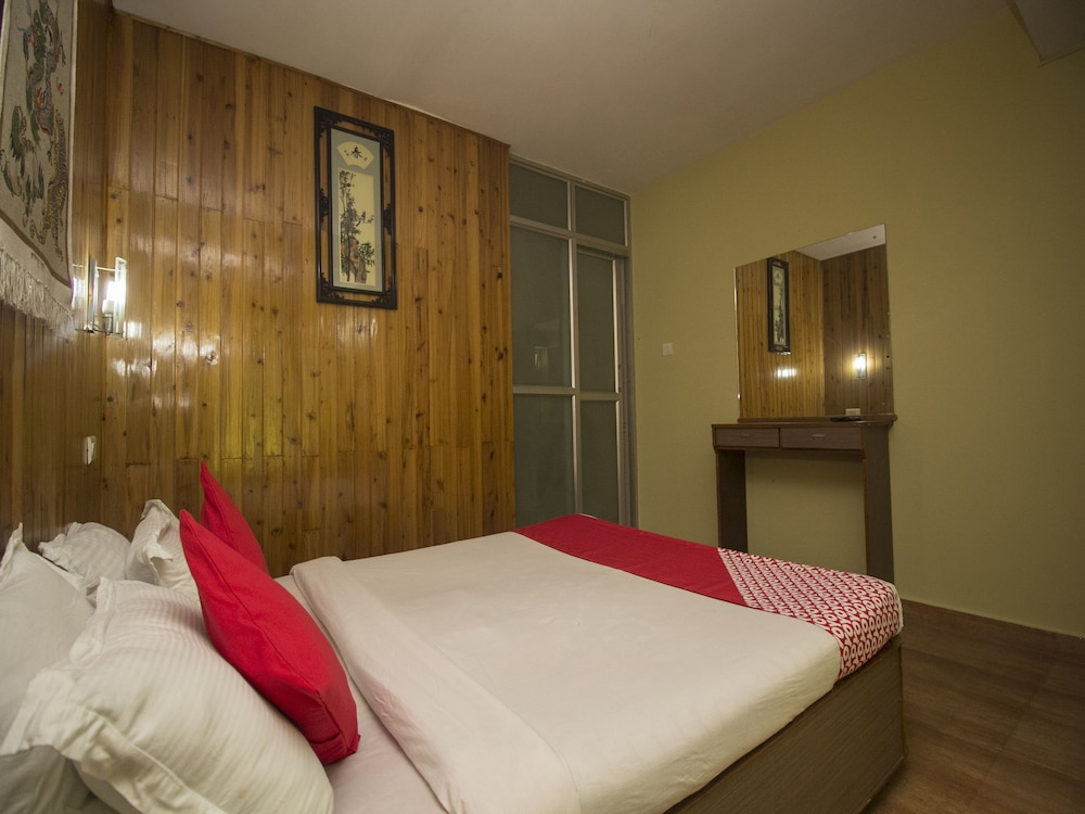 OYO 17067 Maitreya Guest House
