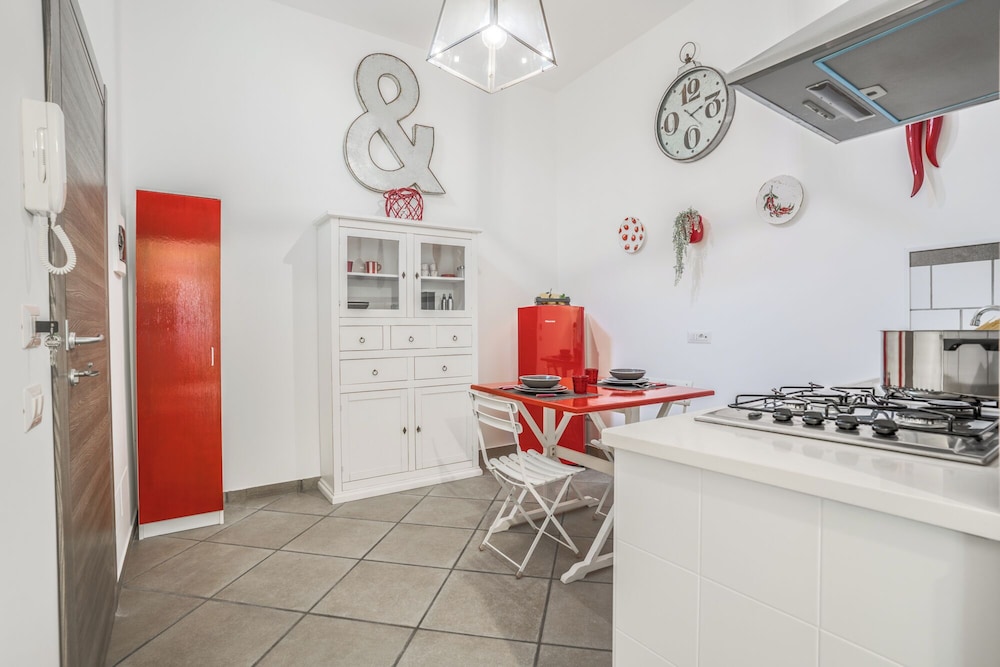 Two Bedrooms Apt In Sorrento Center With Balcony