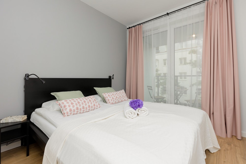 Warszawa Stalowa Apartment by Renters view 2