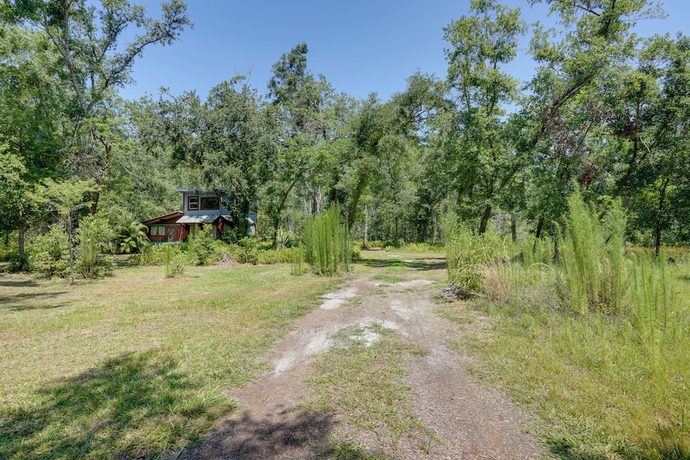 Glamping-style Cabin on 20-acre Farm Near Lutz!