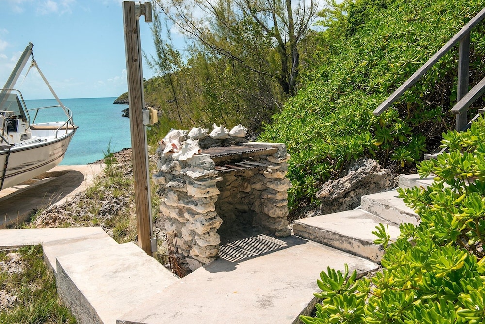 Touch Of Class Estate - A Caribbean Beachfront Estate 5 Bedroom Estate