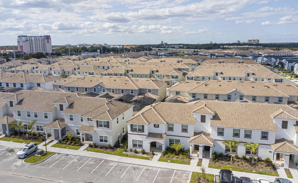 5BR Private Pool Resort Amenities Near Disney