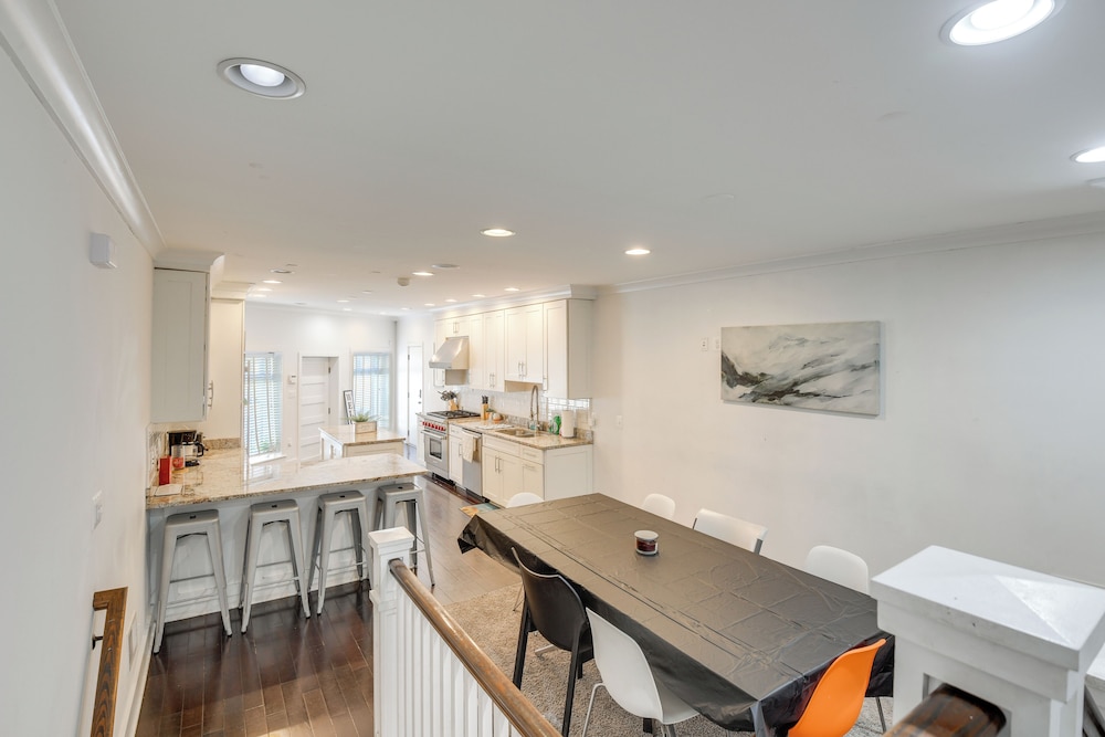 Rooftop Patio w/ View: Baltimore Retreat