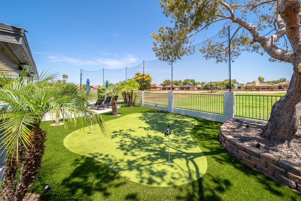 Peoria Oasis on Golf Course Pool Putting Green