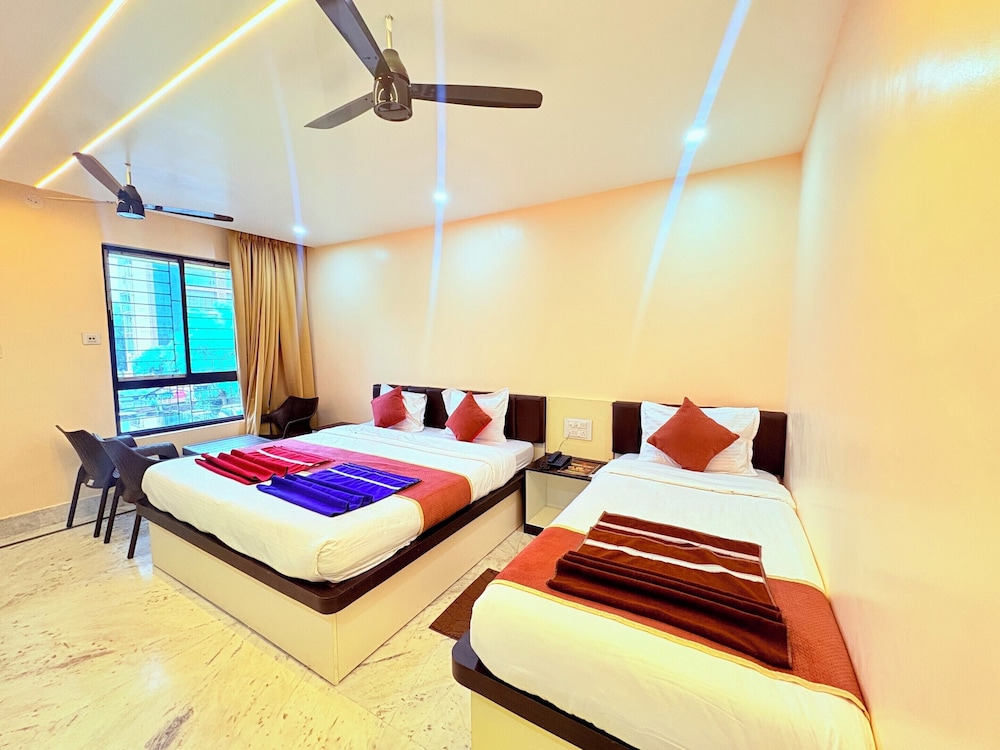 Binapani Hotel & Restaurant Tarapith