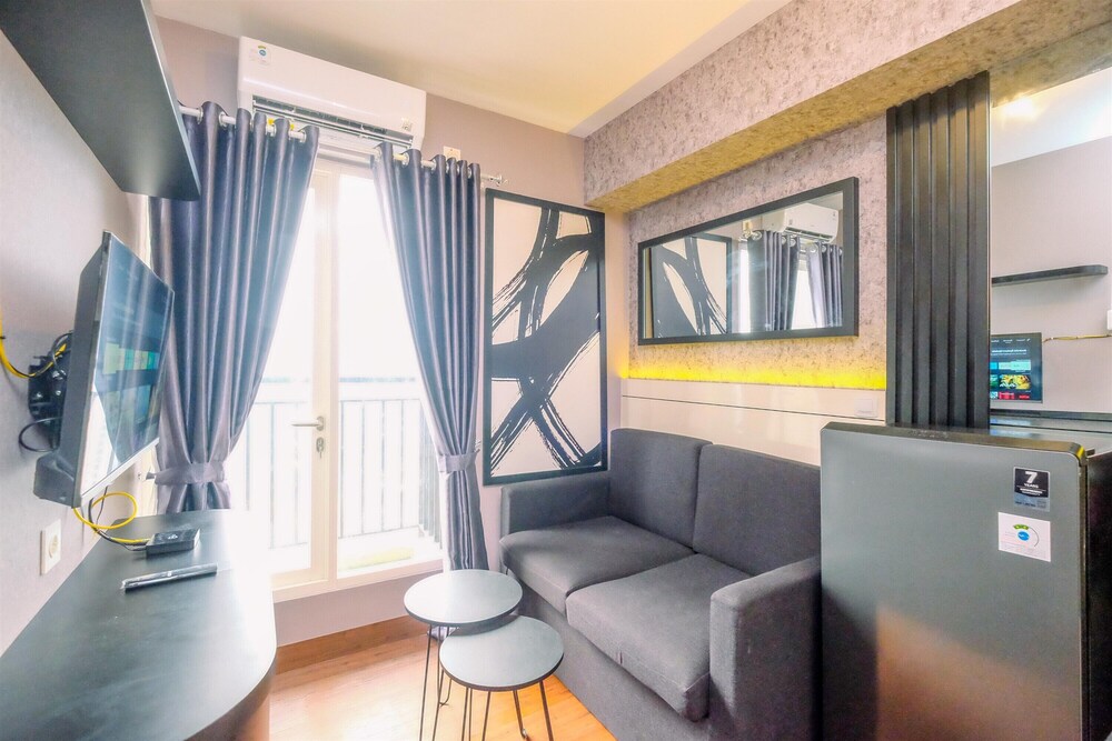 Modern Look 2BR at 28th Floor Podomoro Golf View Apartment