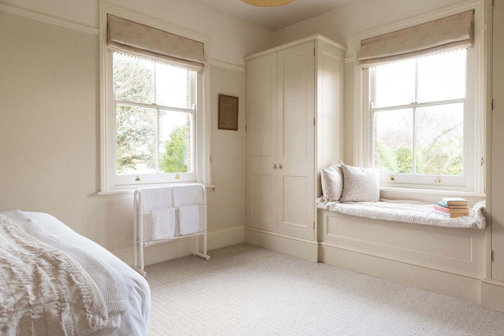 Victorian House Sleeps 14 Pool and Gardens