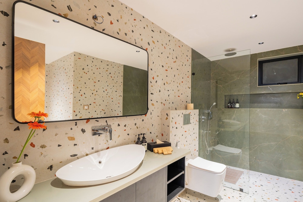 ELIVAAS Kamerios Brisa 1BHK with Jacuzzi