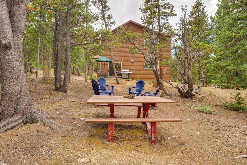 Hot Tub + Game Room: Fairplay Cabin Near Hiking