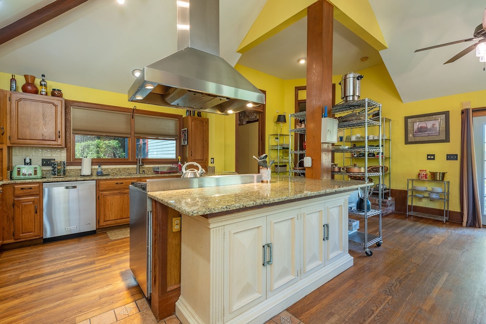 Engadine Inn  Cabins - Property Image 146