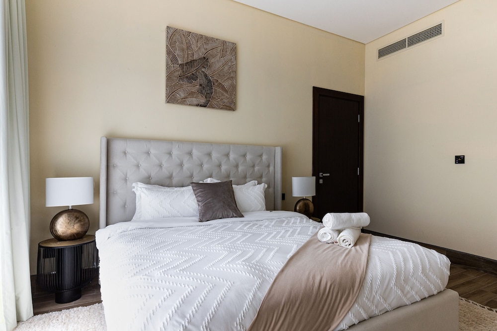 GLOBALSTAY. J One Tower Apartments