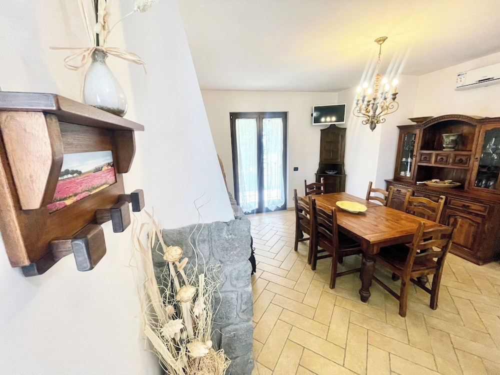 Charming Villa in Umbria - Sleeps 16 - Lake View - Pool, Jacuzzi and Events Room