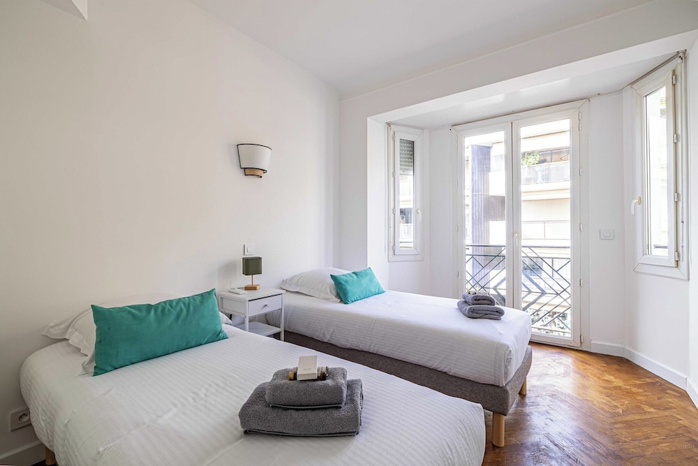 Elegance and Refinement With A/C - Cannes view 5