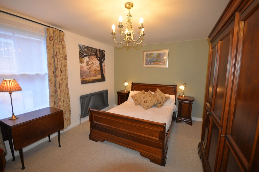 Delightful Cottage In Sandwich - One Bedroom