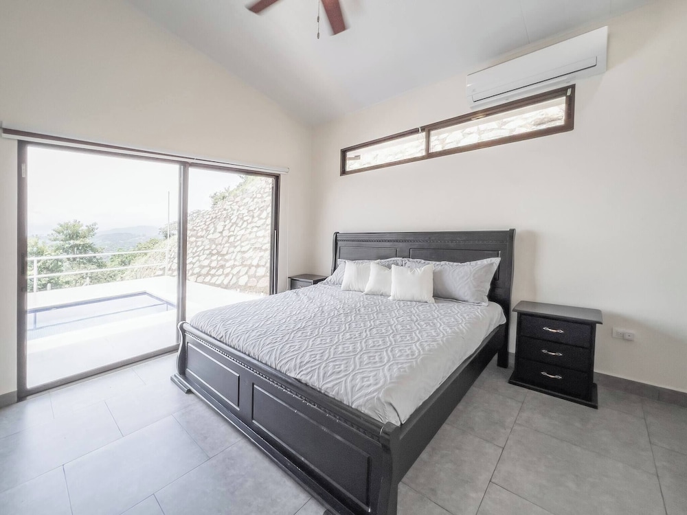 Journeys End-stunning Views In Gated Community