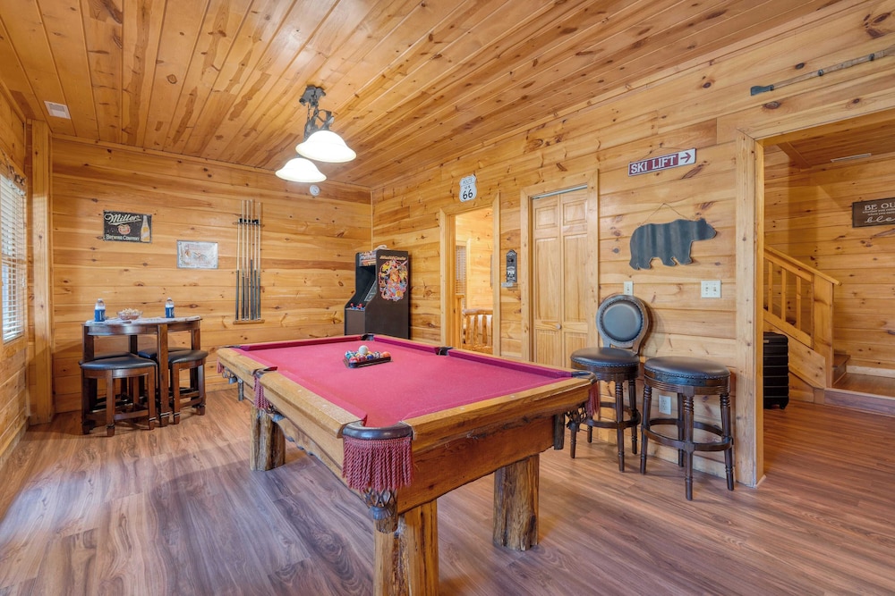 Hottub, Game Room, Forest Views, Near Gatlinburg Four Bears Lodge by Avantstay
