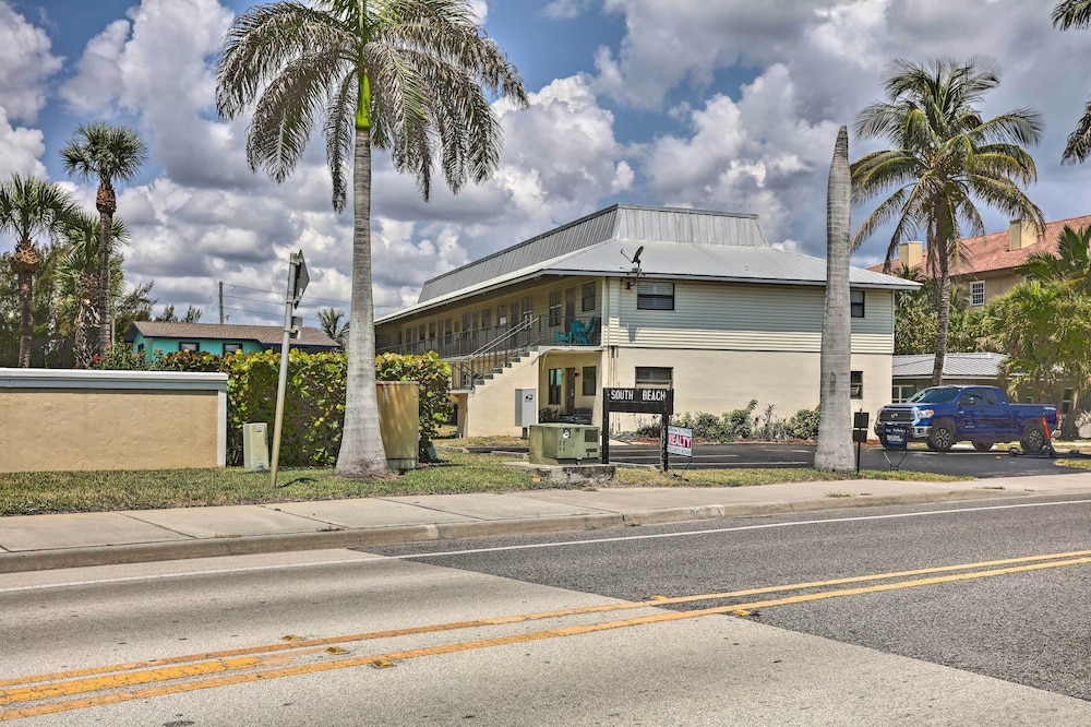 Idyllic Fort Pierce Retreat - Walk to Beach!
