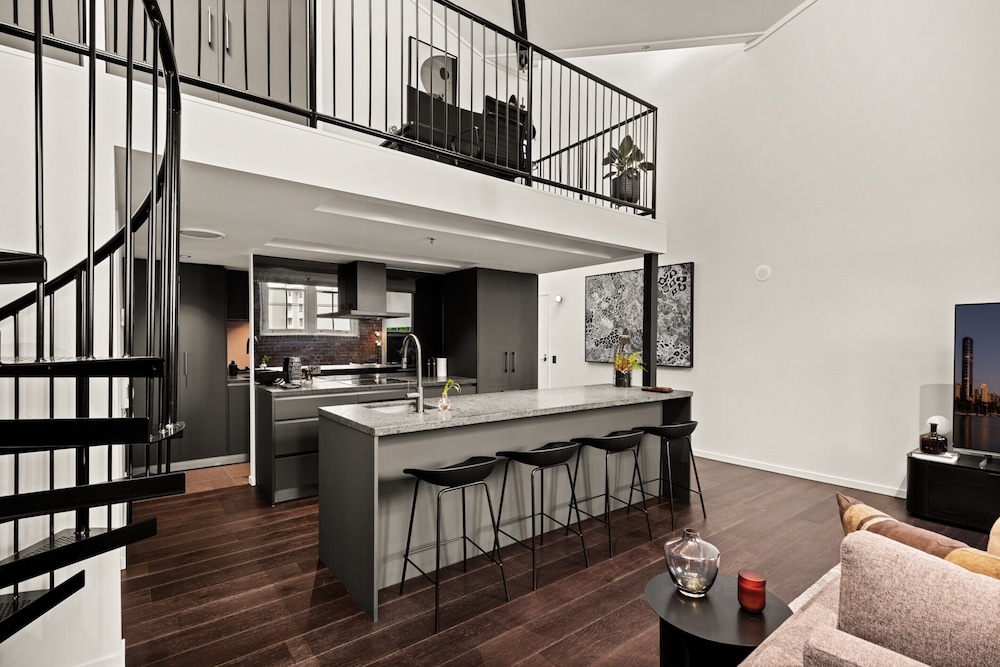 Stylish Riverside 2-bedroom Apartment in Teneriffe
