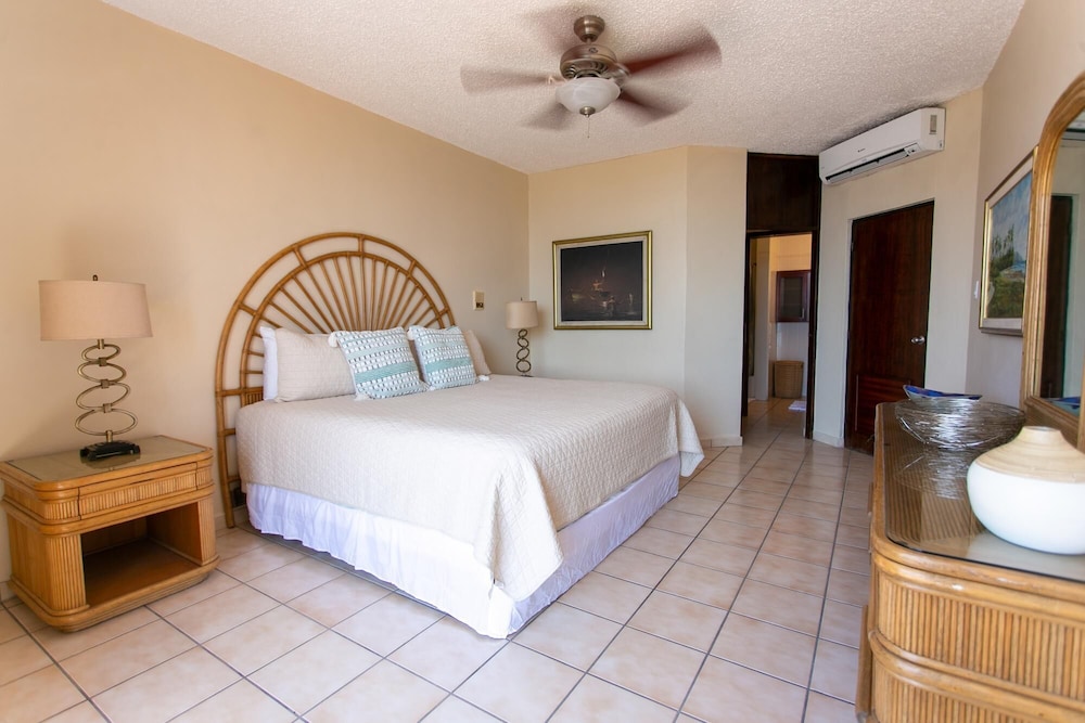 Prime 2 Bedroom Beachfront Penthouse w Sofa Bed and Open Terrace Cb250 view 4