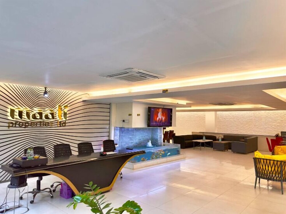 350sqft 5 Apartment Pool Gym & Movie