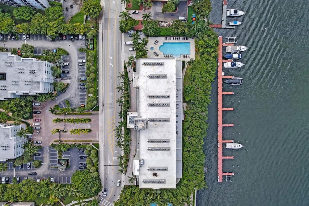 Le Petit Italie Water View 2 2 With Pool