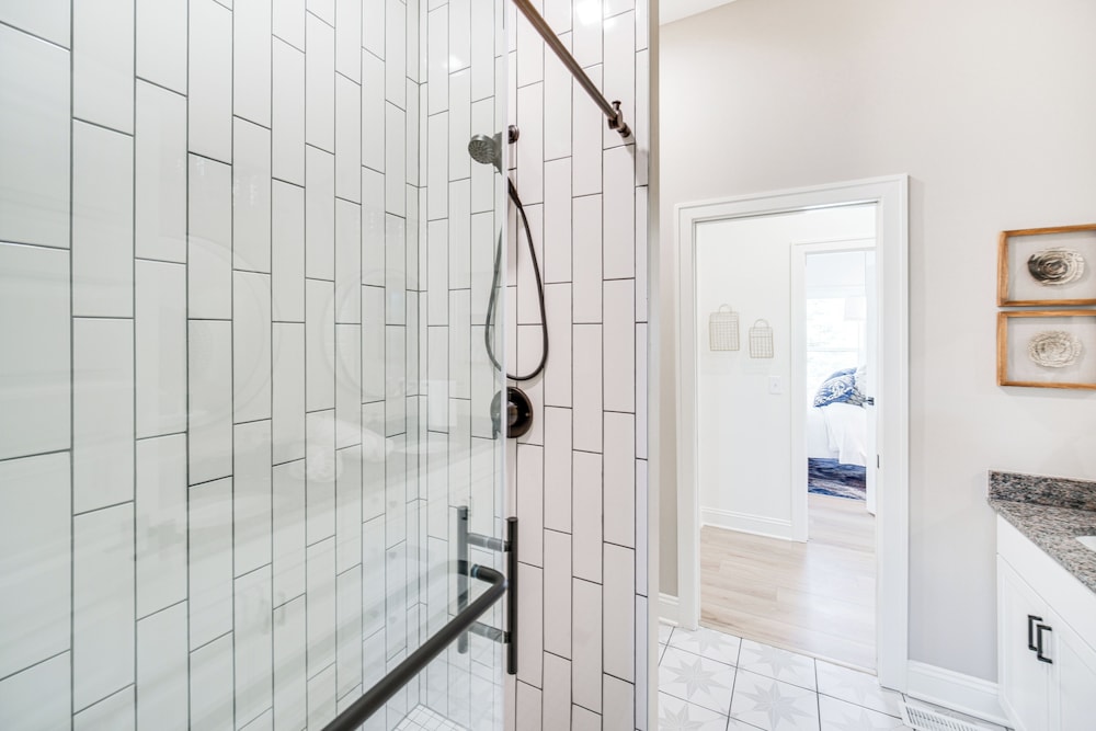 Walk to Lake Erie: Sleek Retreat w/ Screened Patio