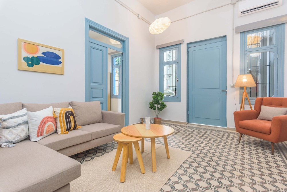 Flame 3-Bedroom Apartment in Mar Mikhael