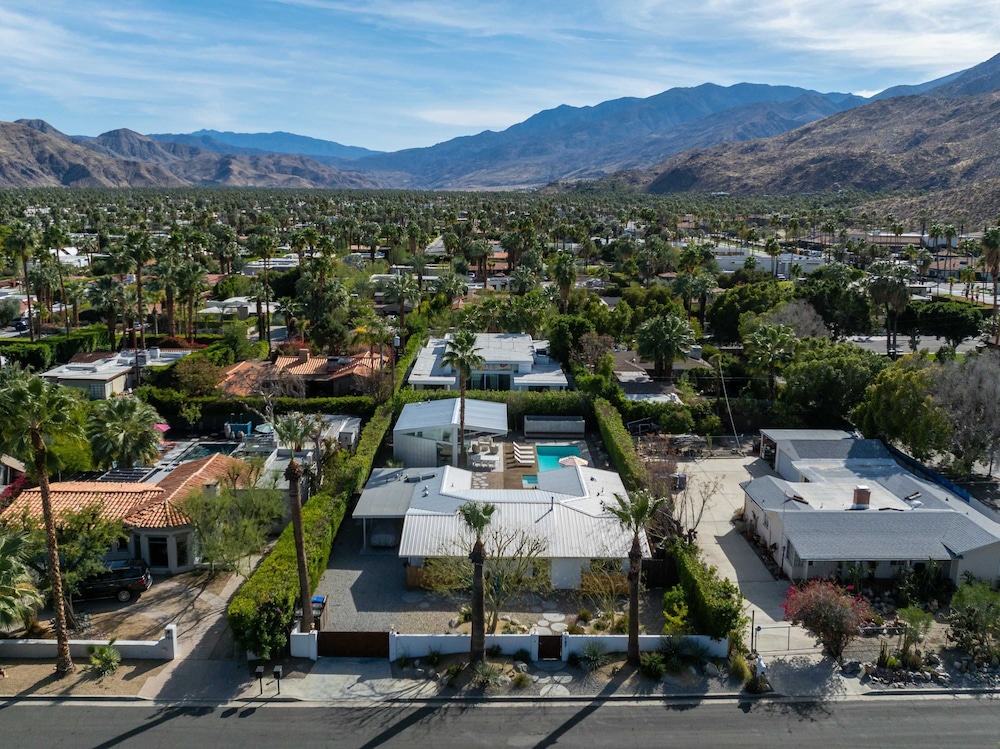 Luxury 4-bedroom Home With Pool Spa Stunning Mountain Views