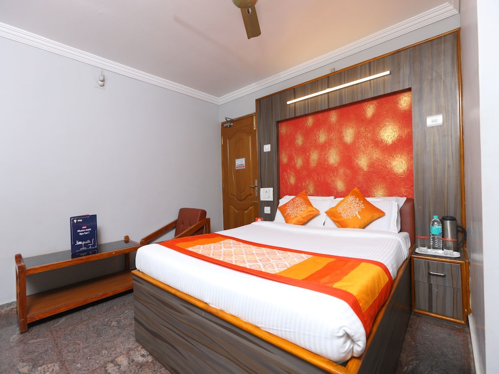 OYO 8828 Holidays Dollars Grand