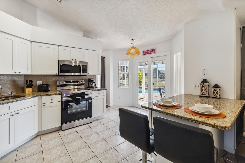 5/3 Vacation Home With a Large Pool Near the Disney Attractions!!