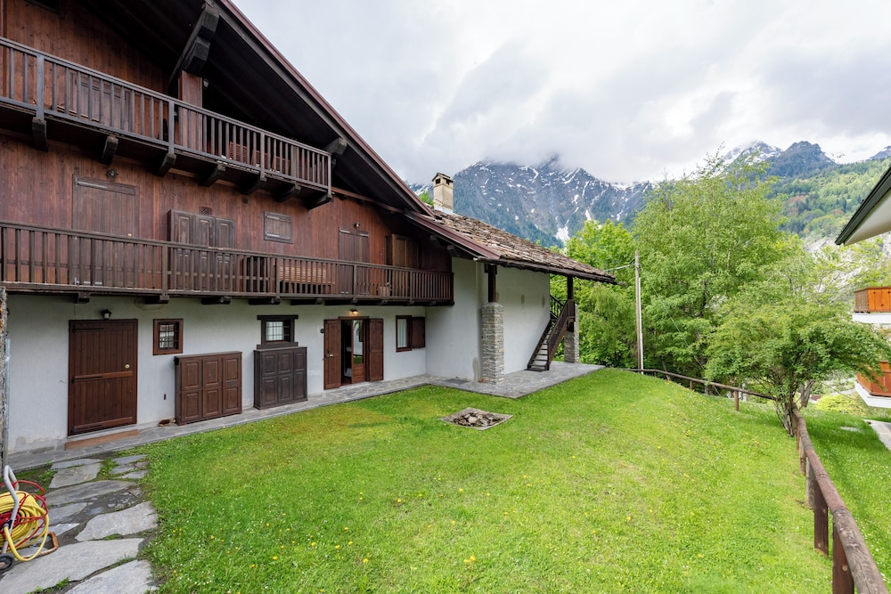 Cozy Apartment With Garden in Courmayeur
