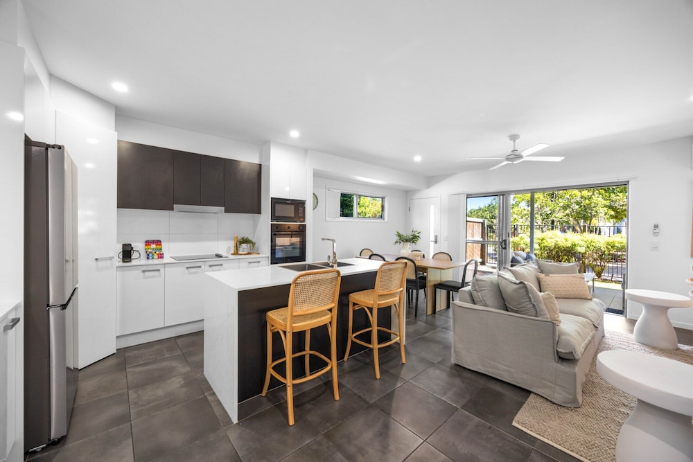 Bright 3-bed Home With Private Courtyard