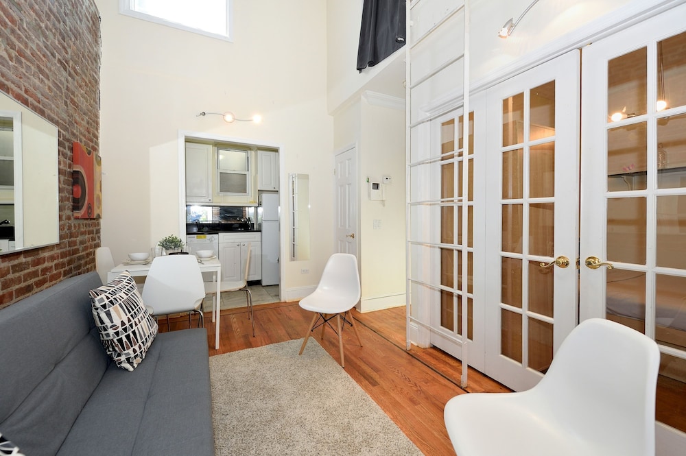 Charming 3-bedroom Apartment in Midtown West