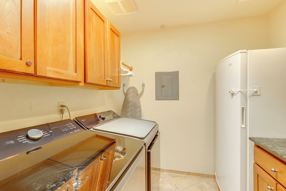 Home Near El Conquistador Golf: Hot Tub + Mtn View