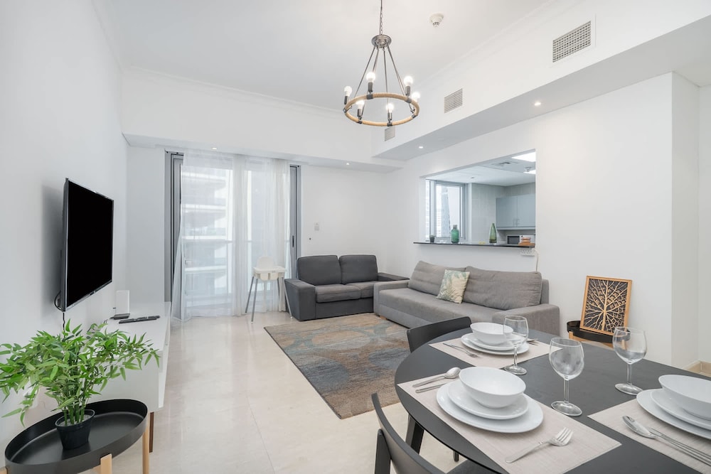 Exceptional and Stunning 1 Bedroom in Dubai Marina