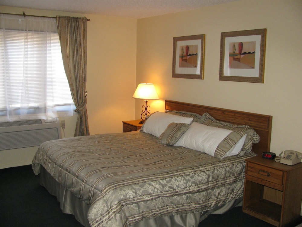 Americas Inn view 4