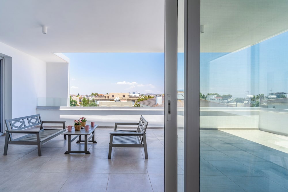 Harmonia 2-BR Apt W Pool in Livadia