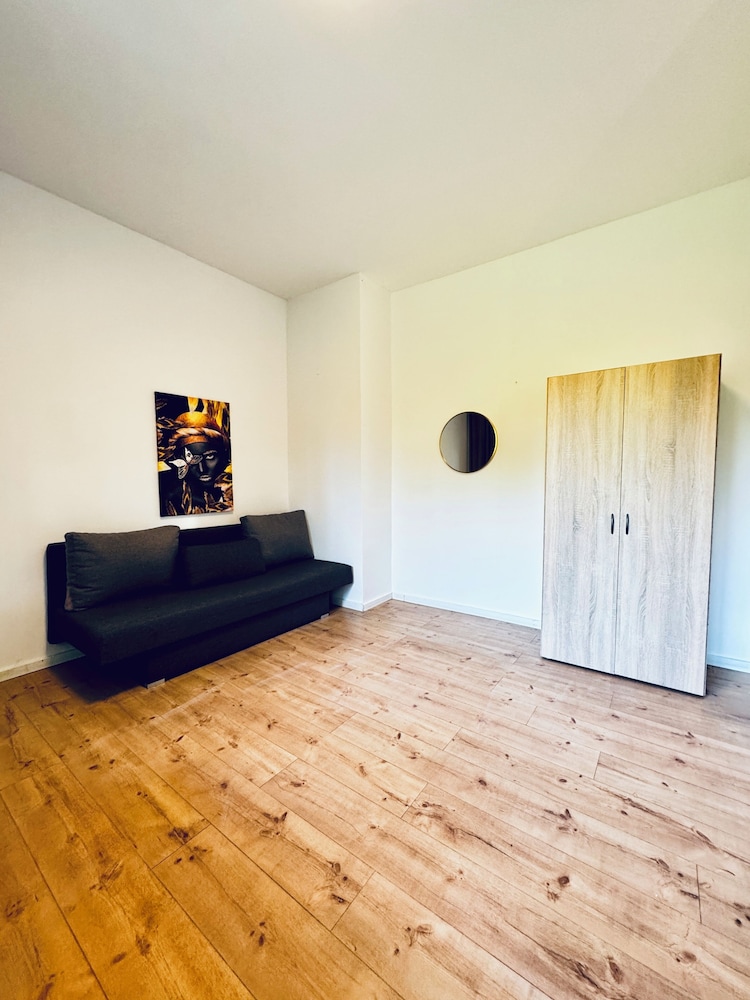 Spacious Budget Home Garden Stay