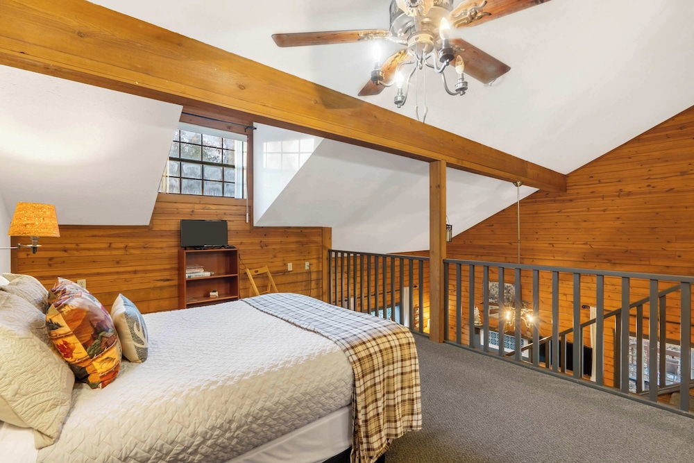 Whitetail Cabin Getaway for 6