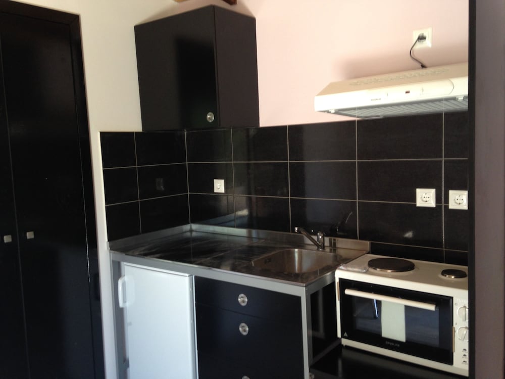 New and Colorful Studio Near Airport and Beach in Heraklion 照片第 9 張,共 18 張