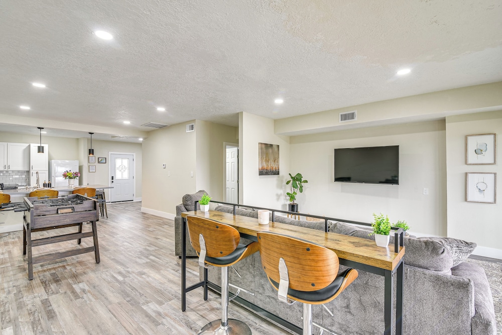 7 Mi to Kemah Boardwalk: Waterfront Houston Condo