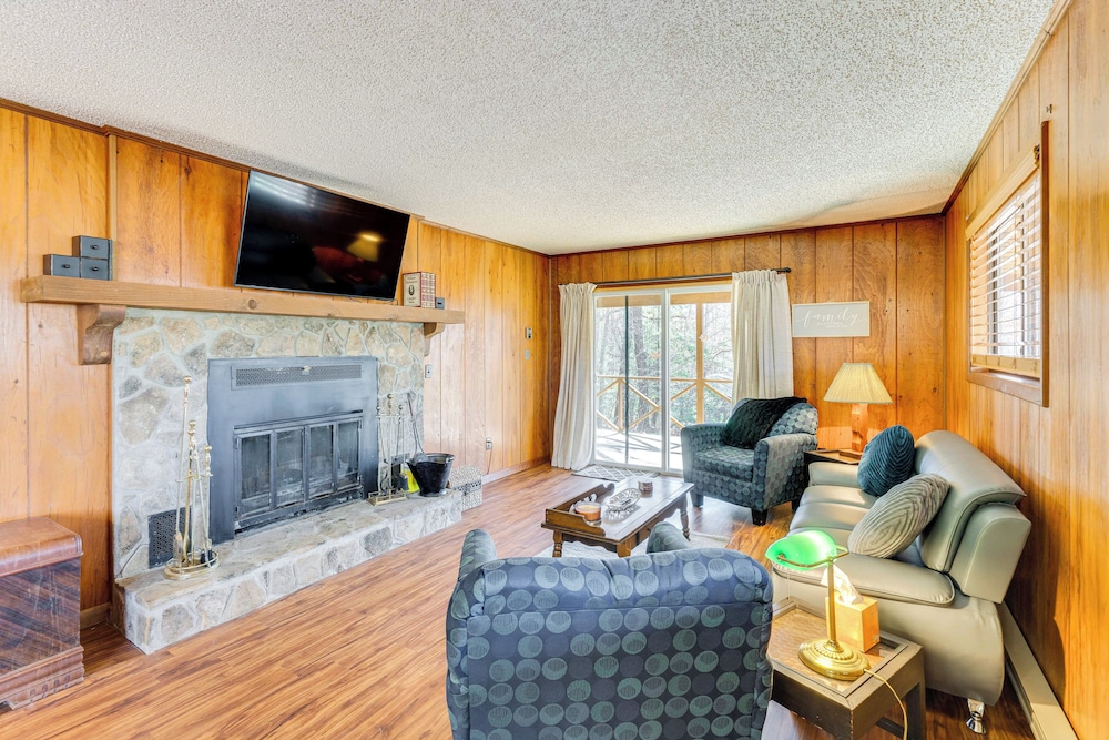 Birdwatching, Board Games & Bbqs: Cabin in Murphy!